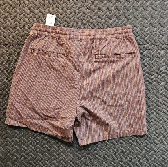 Abercrombie & Fitch Men's Textured Pull-On Short Size Medium - Picture 2 of 2